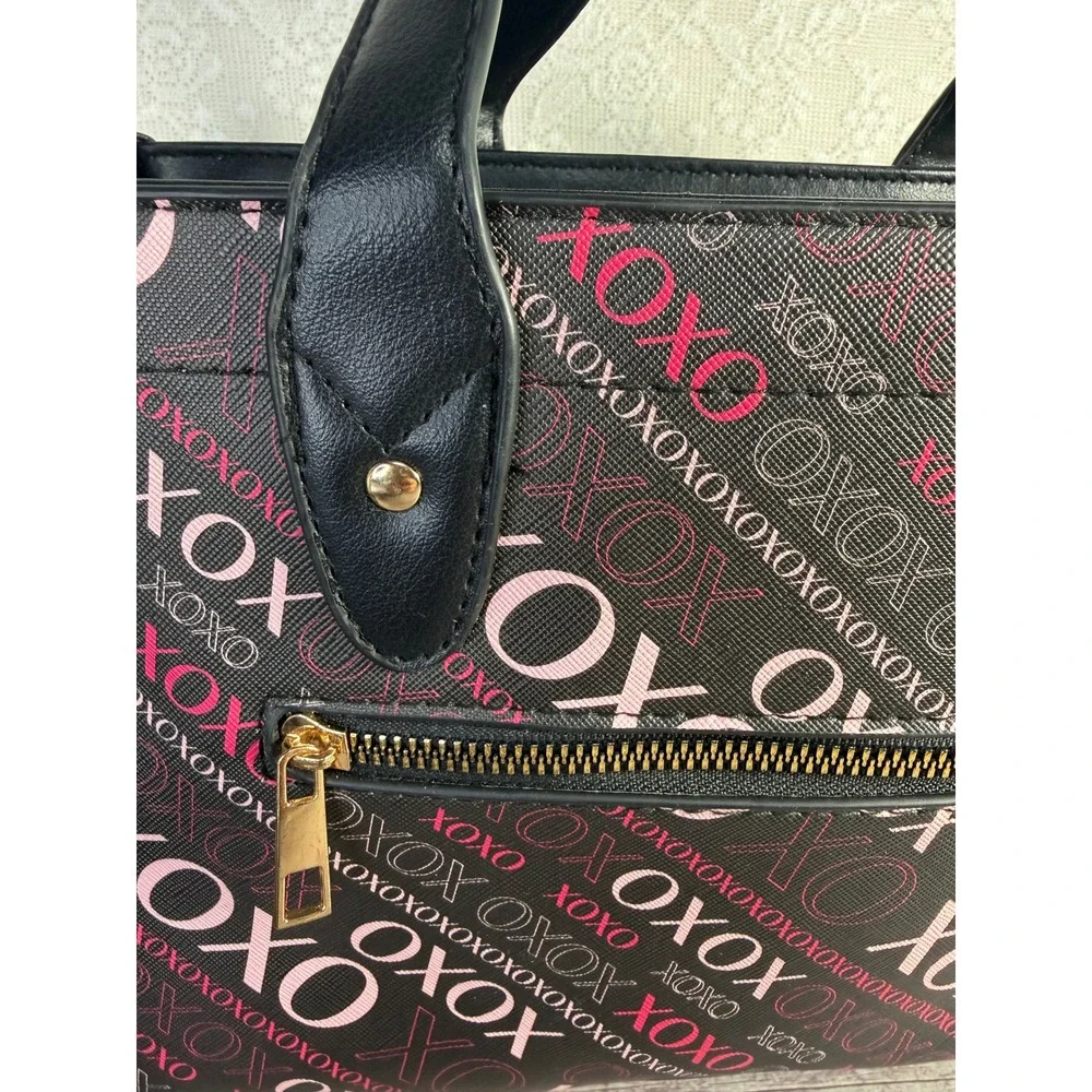 XOXO Logo Print Satchel Handbag Pink Monogram Crossbody with Coin Purse NEW‎